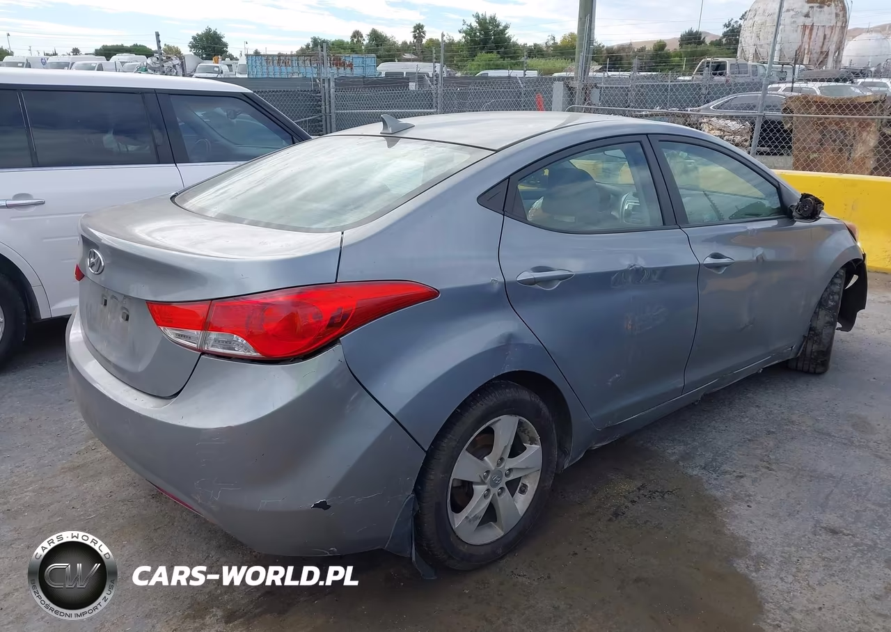 2013 Hyundai Elantra Gls VIN:KMHDH4AE1DU938966 - 4