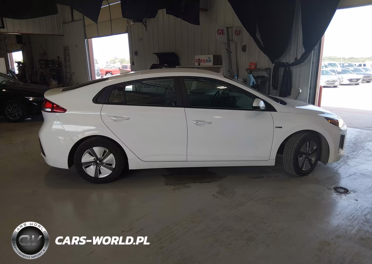2020 Hyundai Ioniq Hybrid Blue VIN:KMHC65LC2LU220280 - 13