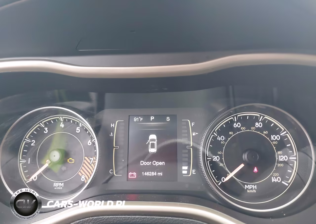 2014 Jeep Cherokee Latitude VIN:1C4PJLCS9EW273694 - 7