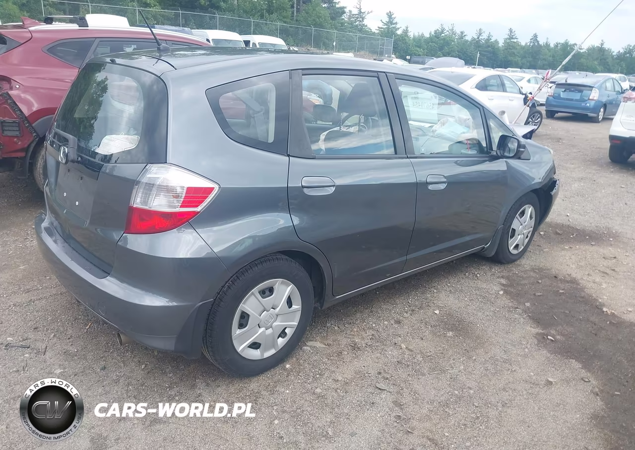 2013 Honda Fit VIN:JHMGE8H3XDC006873 - 4