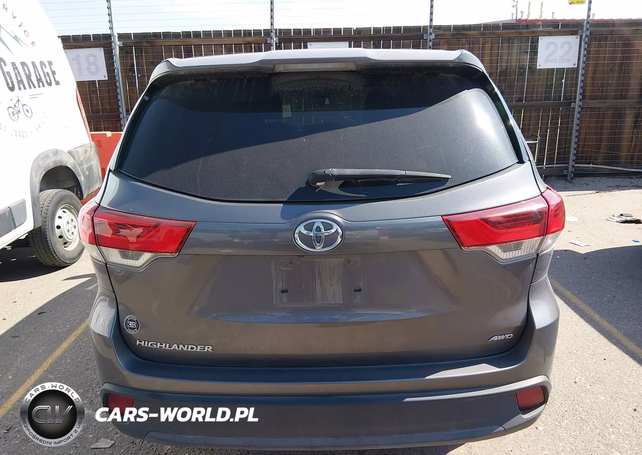 2019 Toyota Highlander Le VIN:5TDBZRFH4KS974838 - 17