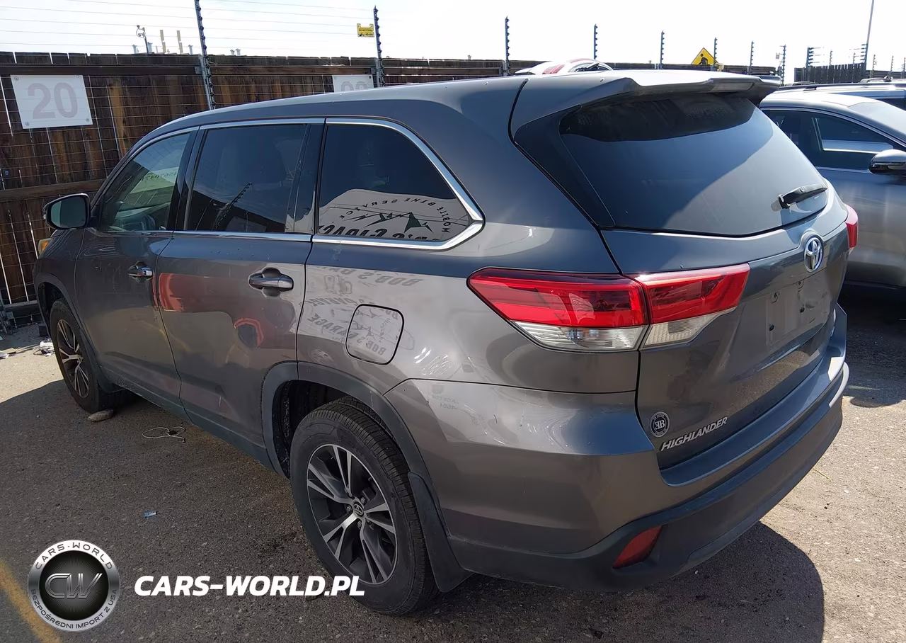 2019 Toyota Highlander Le VIN:5TDBZRFH4KS974838 - 3