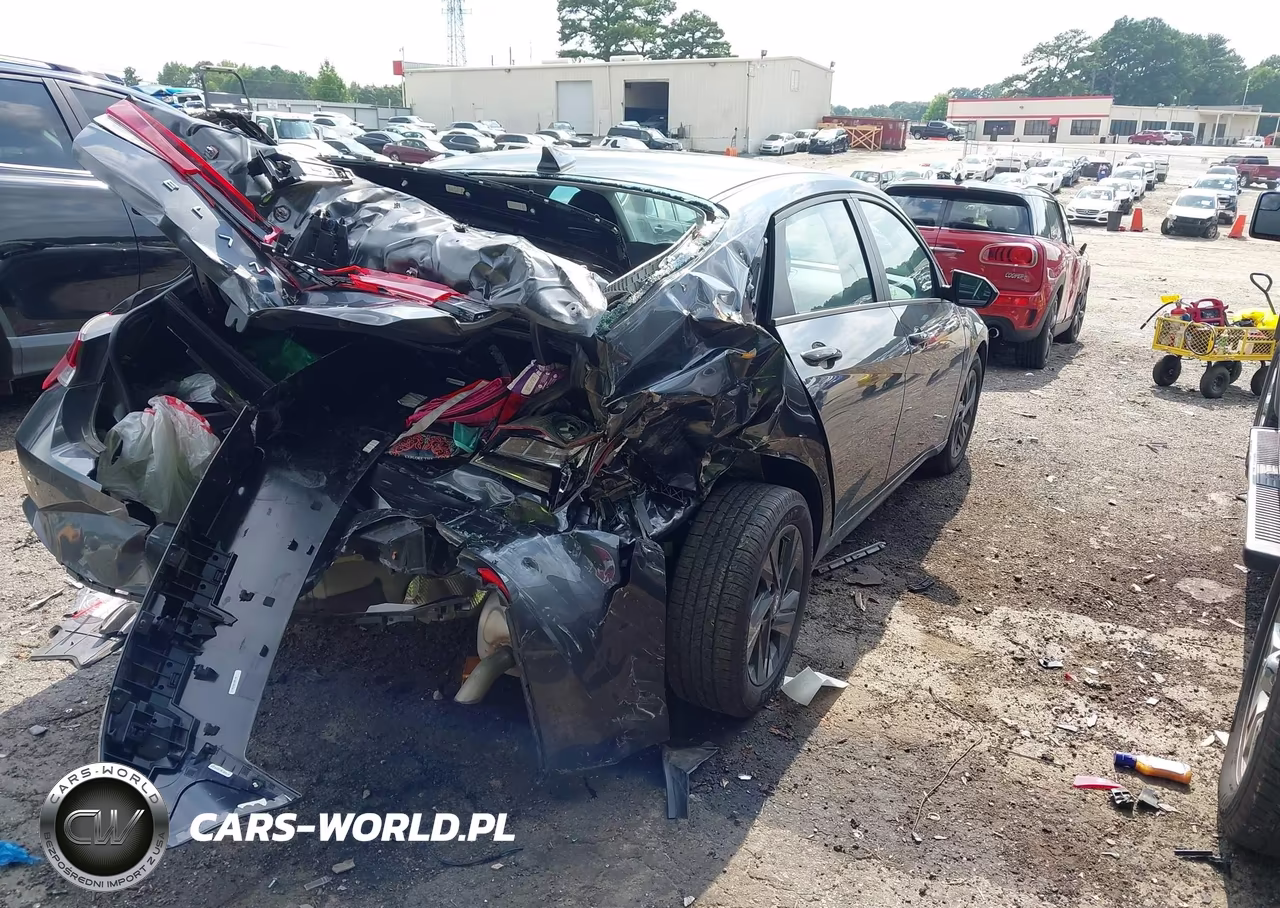 2023 Hyundai Elantra Sel VIN:5NPLM4AG8PH110358 - 4