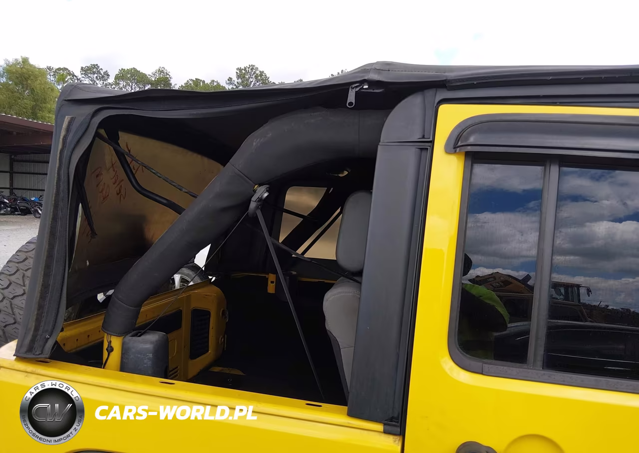 2008 Jeep Wrangler Unlimited X VIN:1J4GA39118L622538 - 17