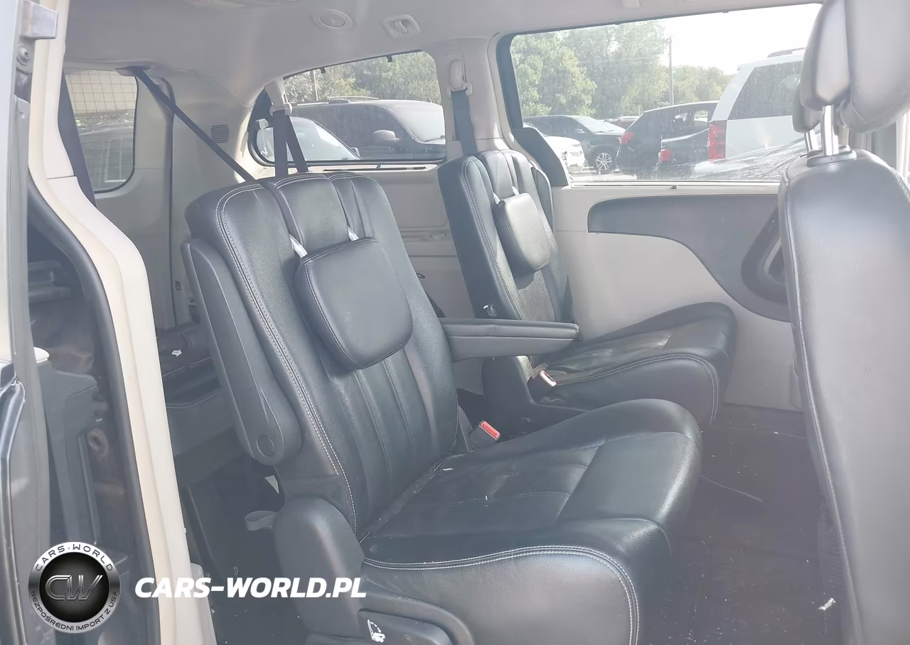 2015 Chrysler Town & Country Touring VIN:2C4RC1BG7FR699477 - 8