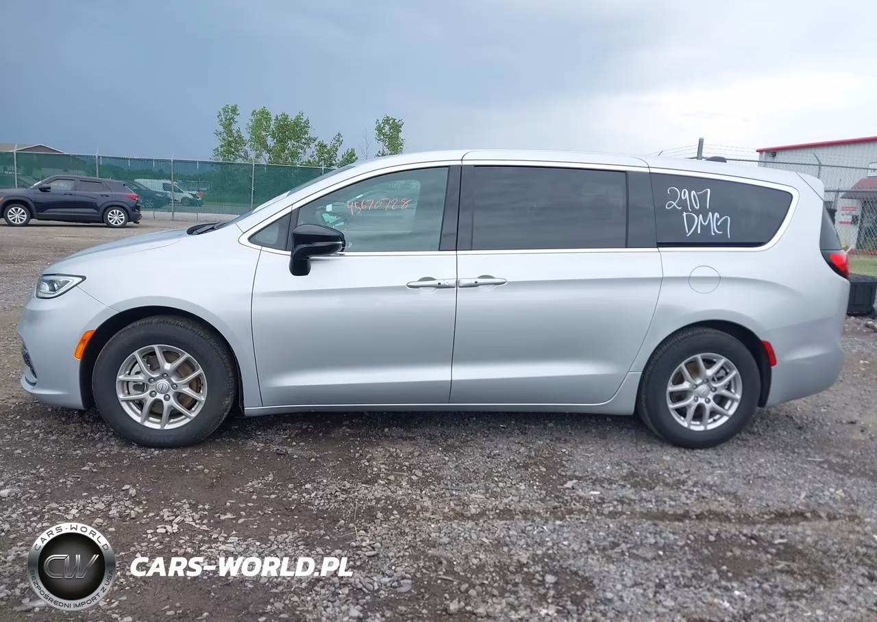 2026 Chrysler Pacifica Select VIN:2C4RC1BG4TR240144 - 14