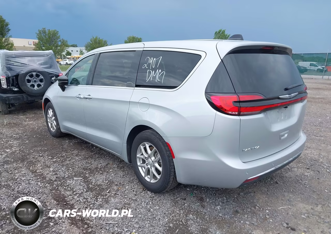 2026 Chrysler Pacifica Select VIN:2C4RC1BG4TR240144 - 3