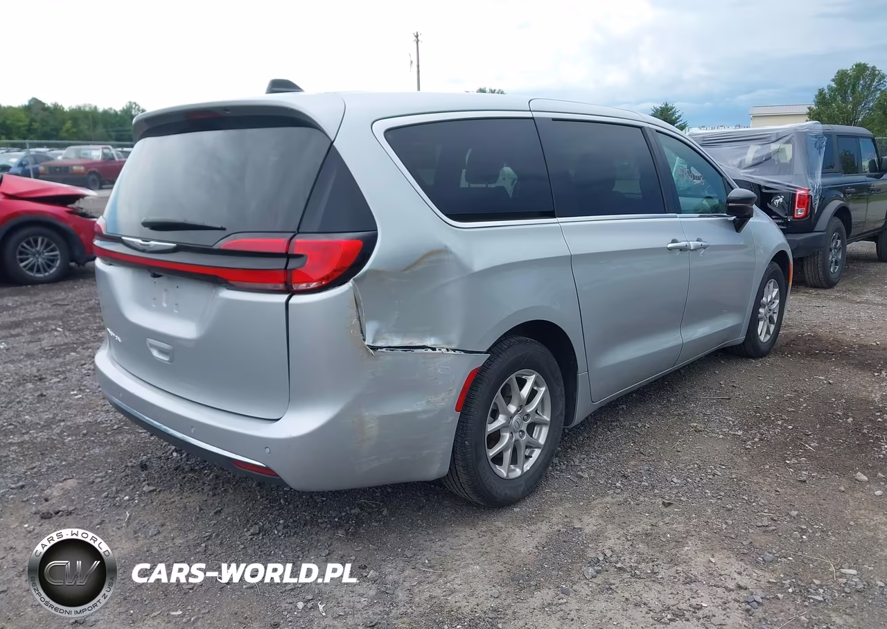 2026 Chrysler Pacifica Select VIN:2C4RC1BG4TR240144 - 4