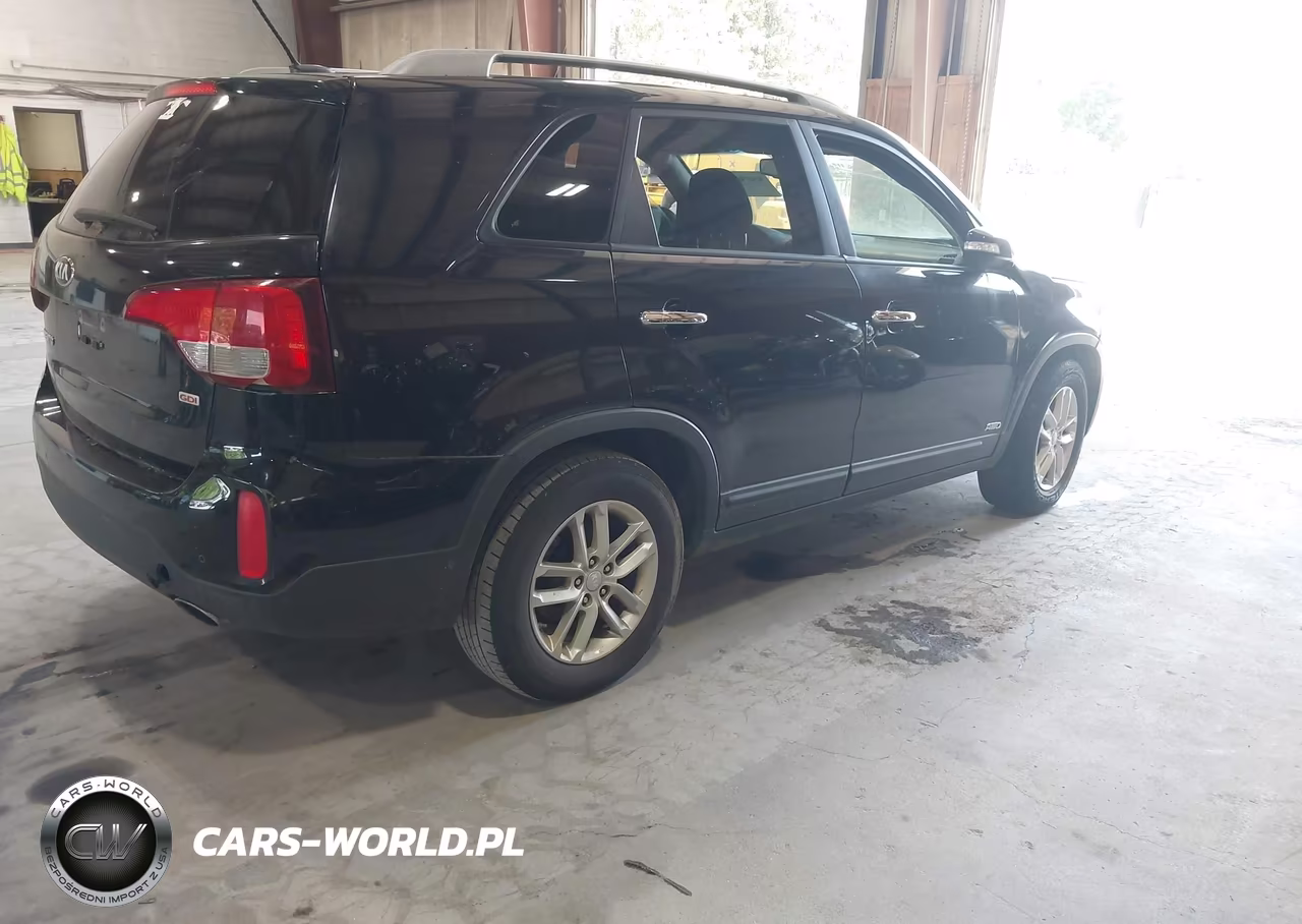 2015 Kia Sorento Lx VIN:5XYKTCA6XFG585354 - 4