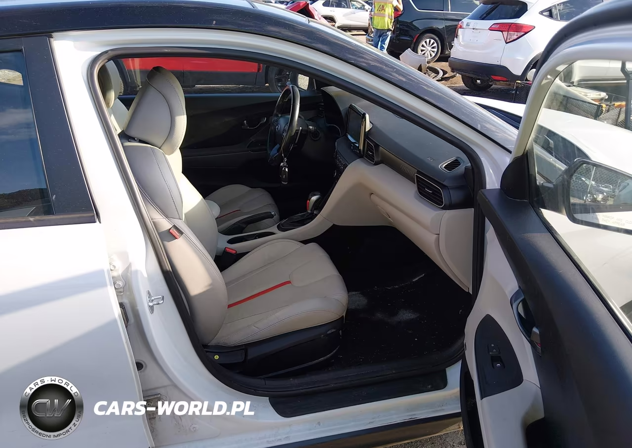 2019 Hyundai Veloster Turbo Ultimate VIN:KMHTH6AB9KU013846 - 5