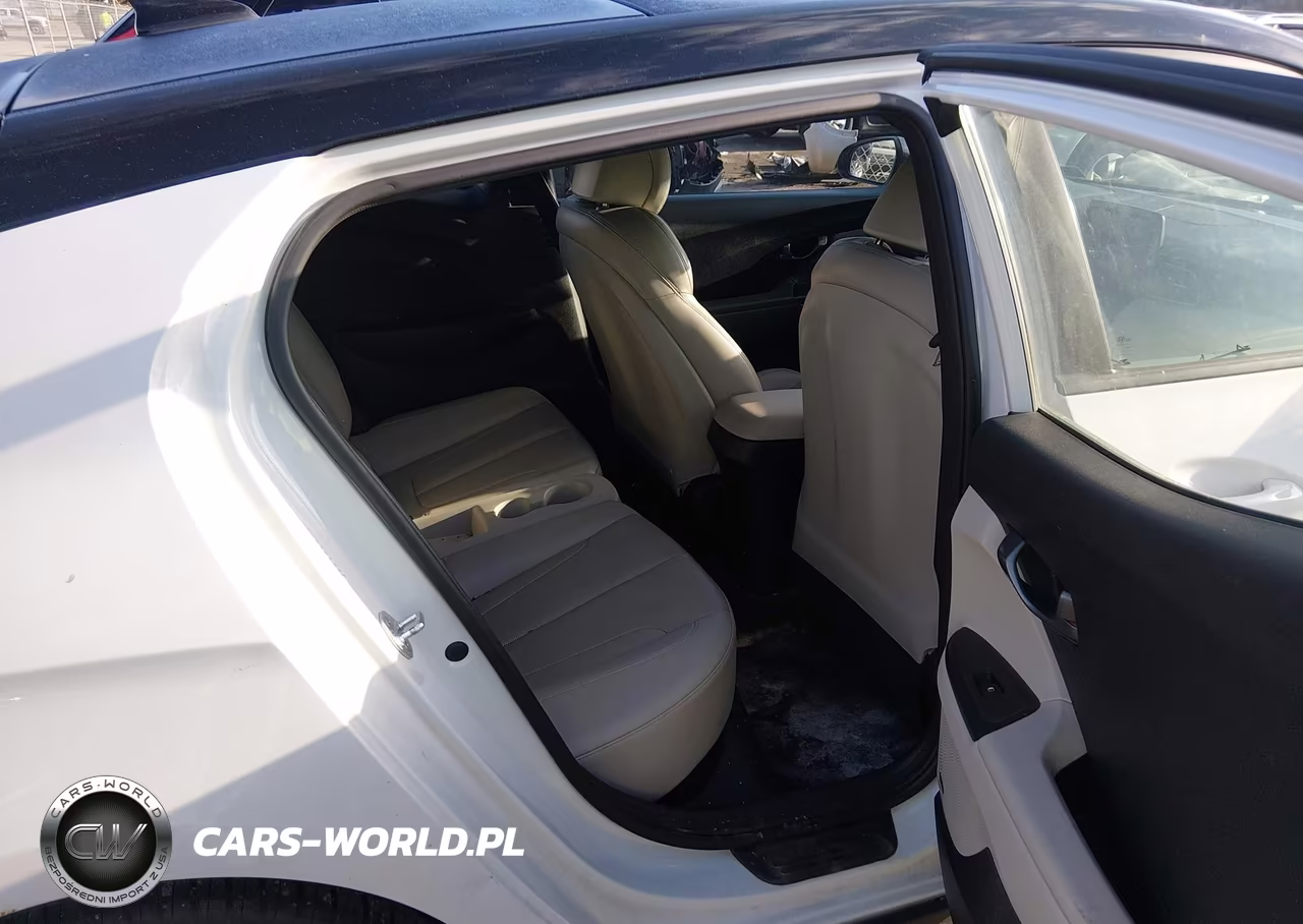 2019 Hyundai Veloster Turbo Ultimate VIN:KMHTH6AB9KU013846 - 8