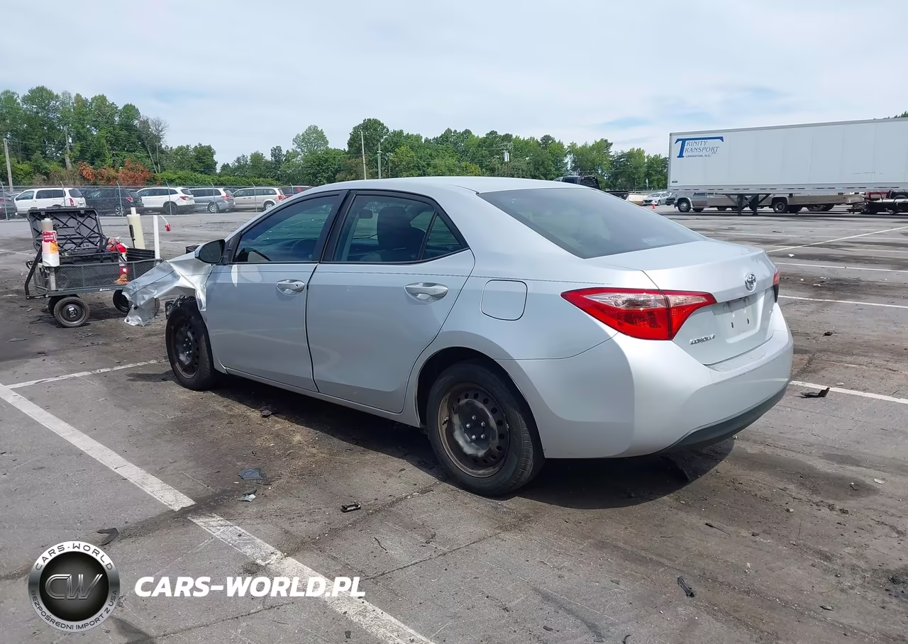 2018 Toyota Corolla Le VIN:2T1BURHE9JC007988 - 3