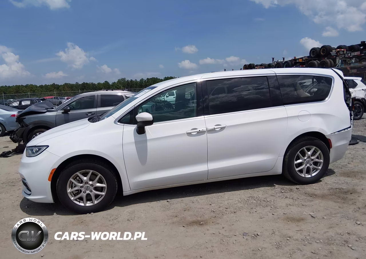 2023 Chrysler Pacifica Touring L VIN:2C4RC1BG9PR587216 - 14