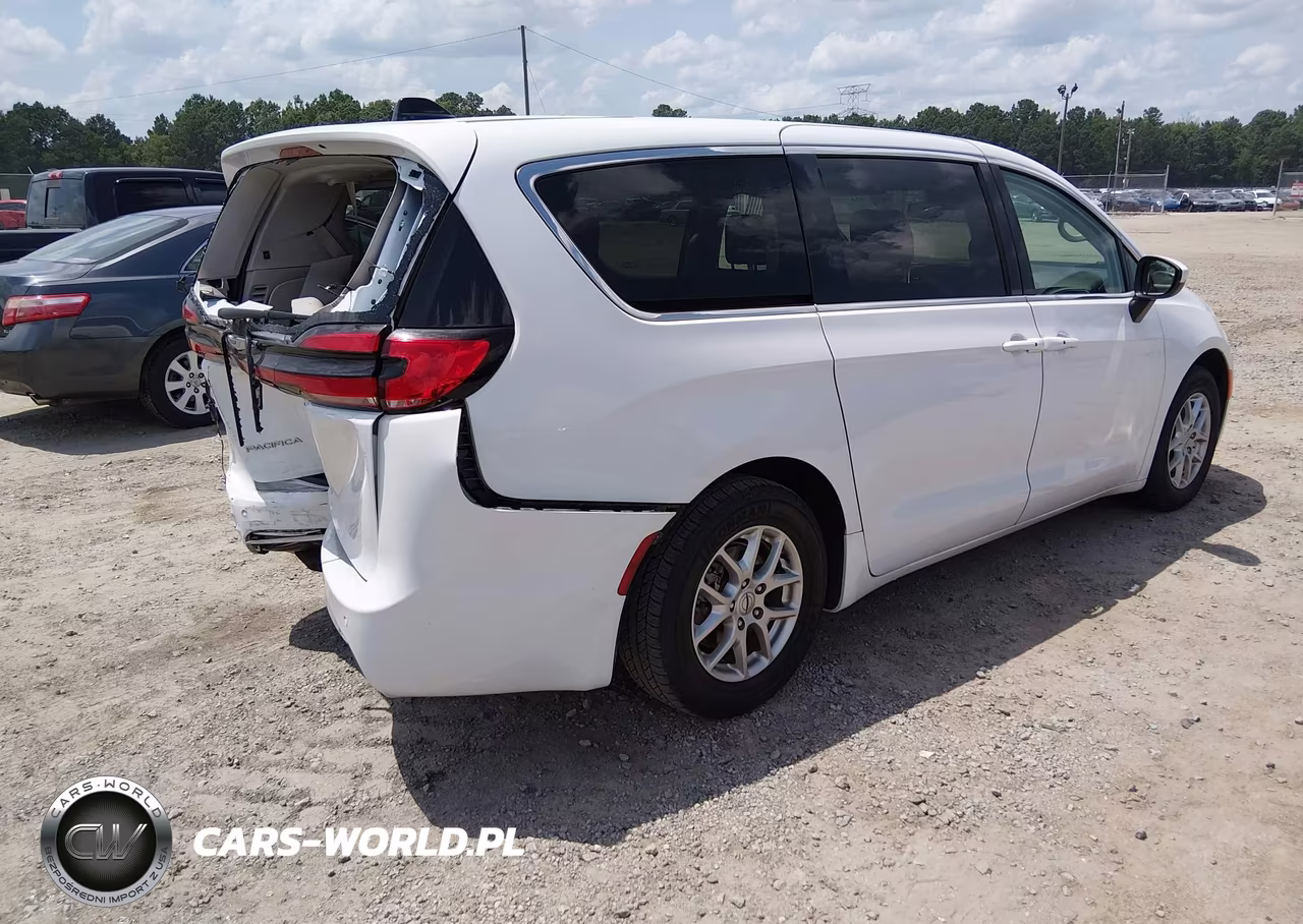 2023 Chrysler Pacifica Touring L VIN:2C4RC1BG9PR587216 - 4