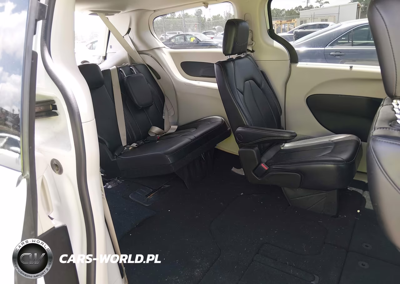 2023 Chrysler Pacifica Touring L VIN:2C4RC1BG9PR587216 - 8