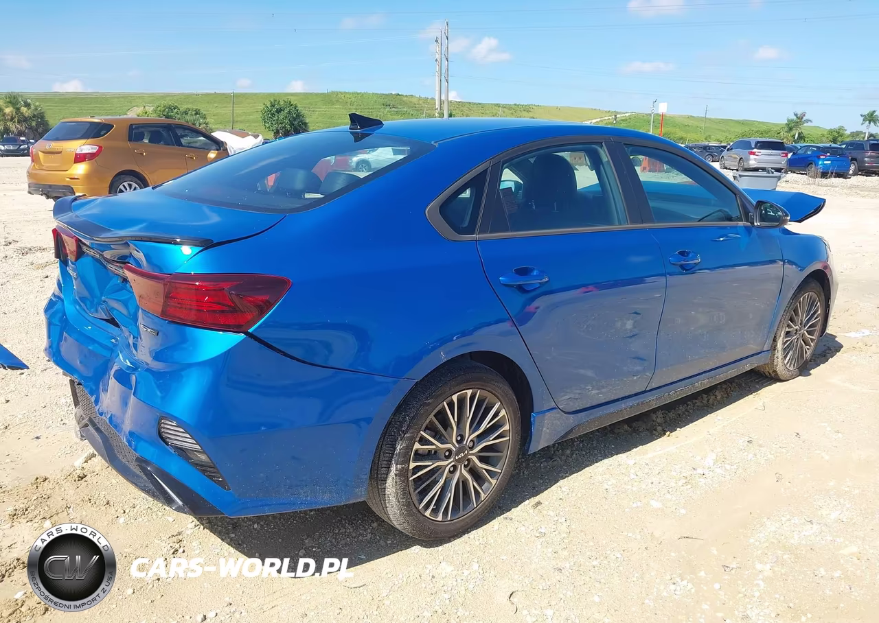 2023 Kia Forte Gt-Line VIN:3KPF54AD0PE612396 - 4