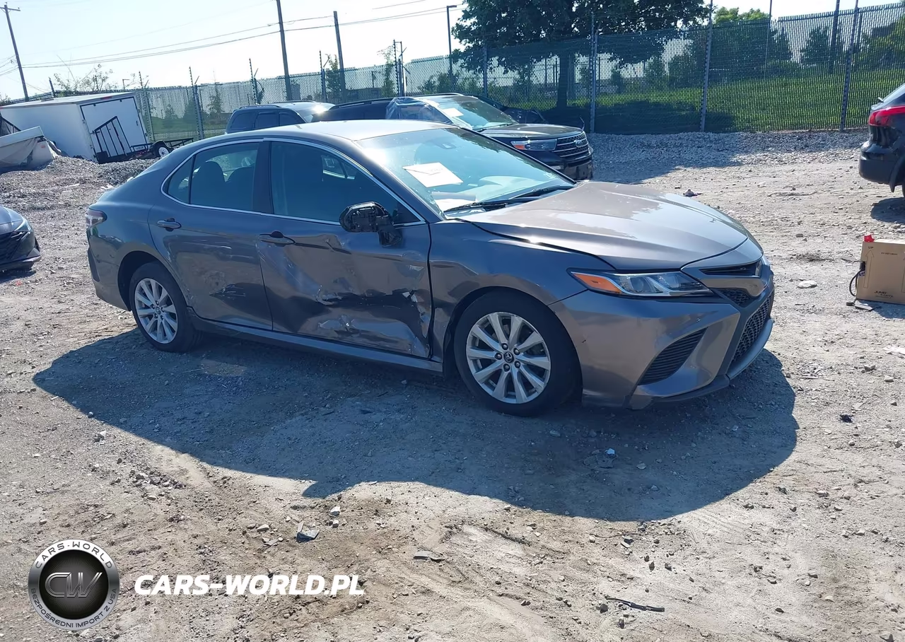 2018 Toyota Camry Le – zdjęcie 1 z 15