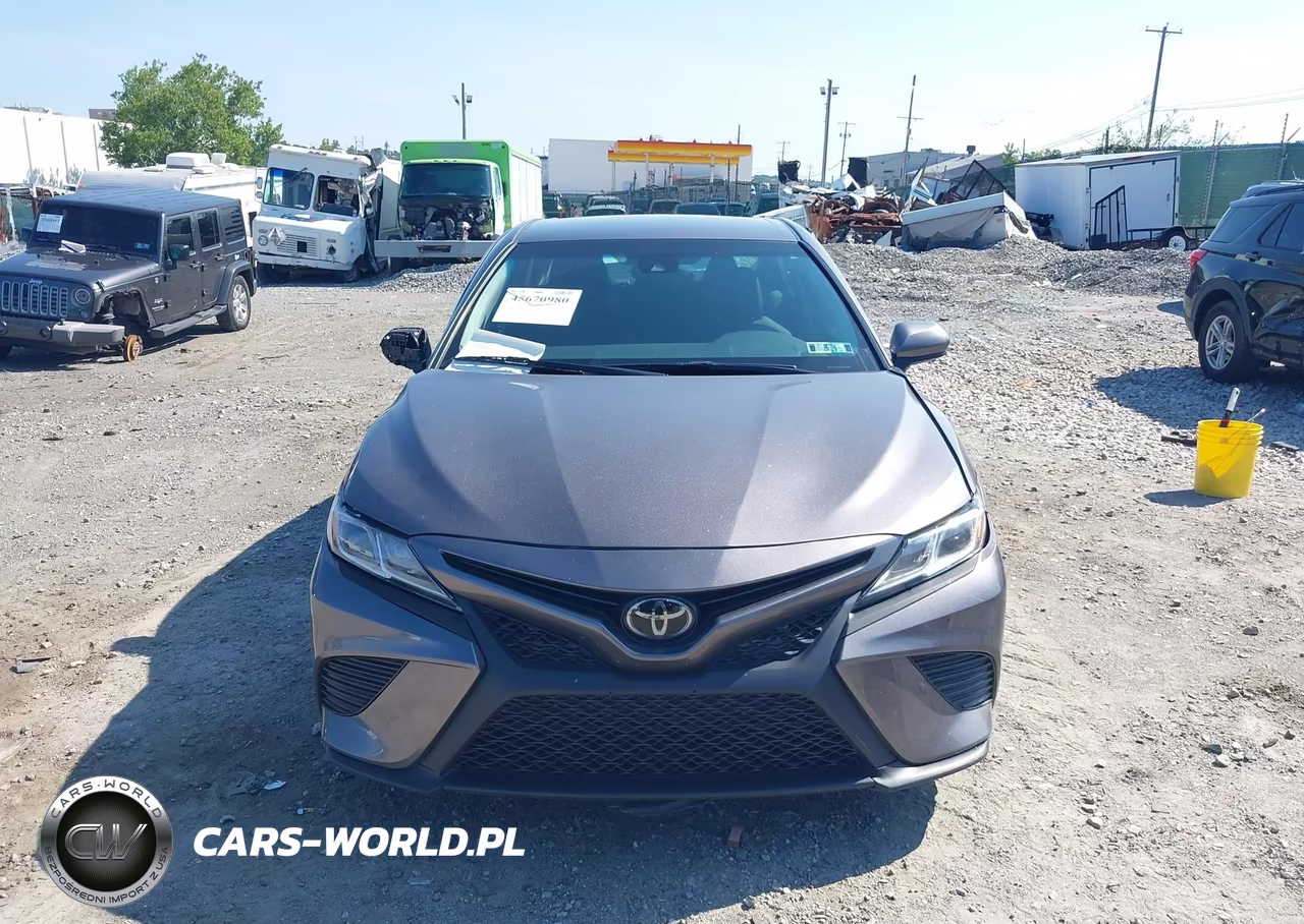 2018 Toyota Camry Le VIN:4T1B11HK1JU151047 - 11