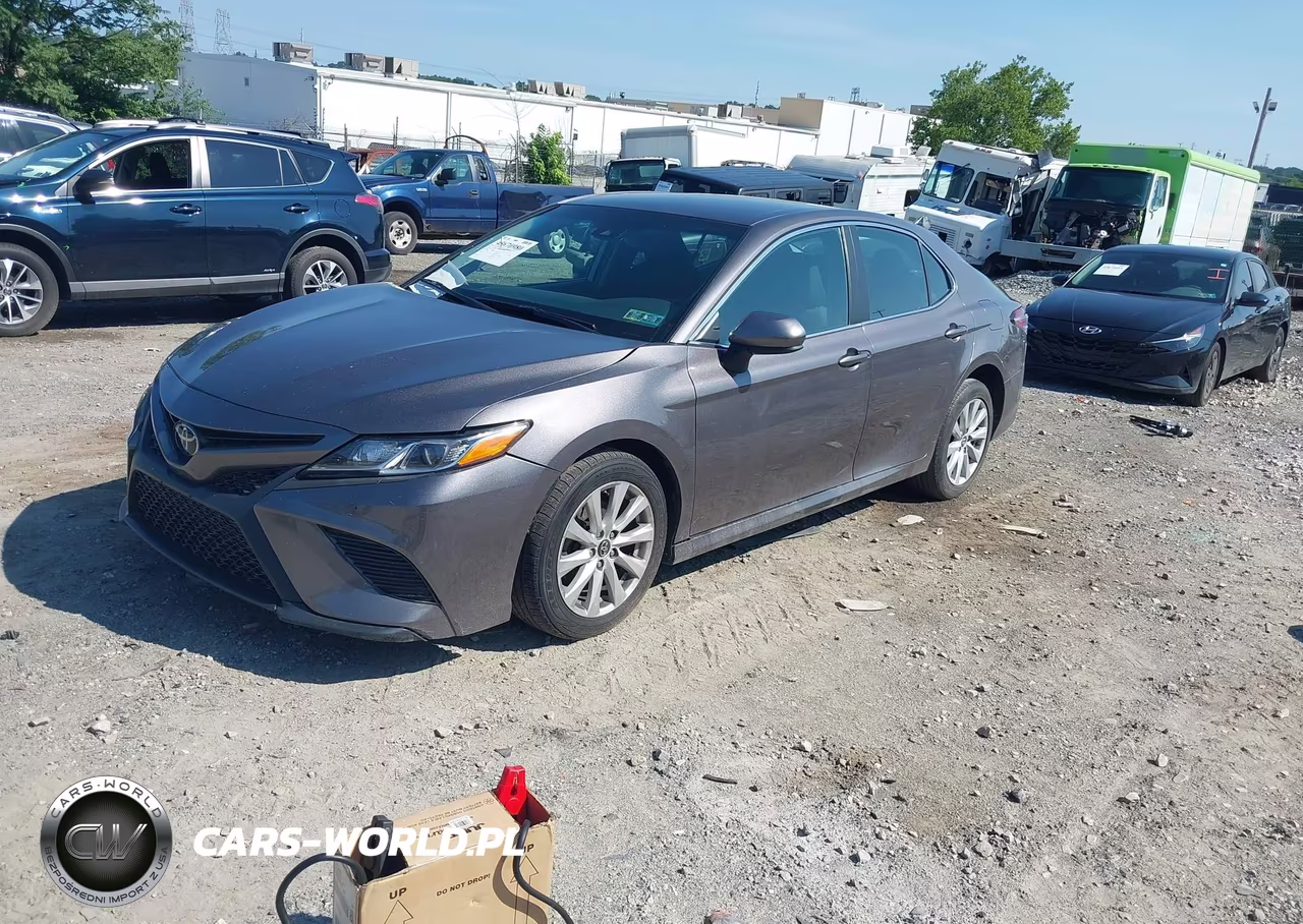 2018 Toyota Camry Le VIN:4T1B11HK1JU151047 - 2