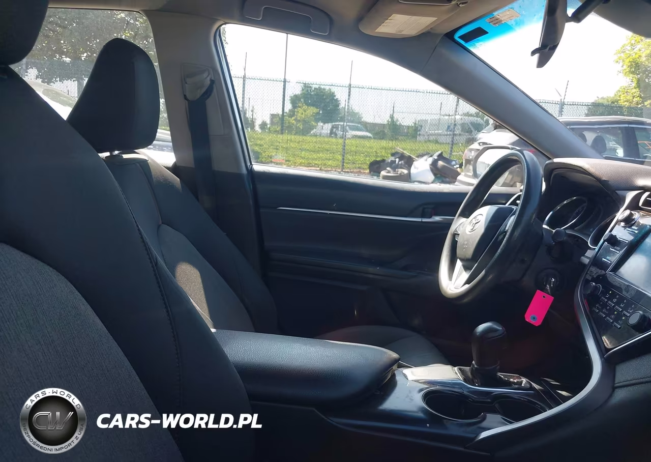 2018 Toyota Camry Le VIN:4T1B11HK1JU151047 - 5