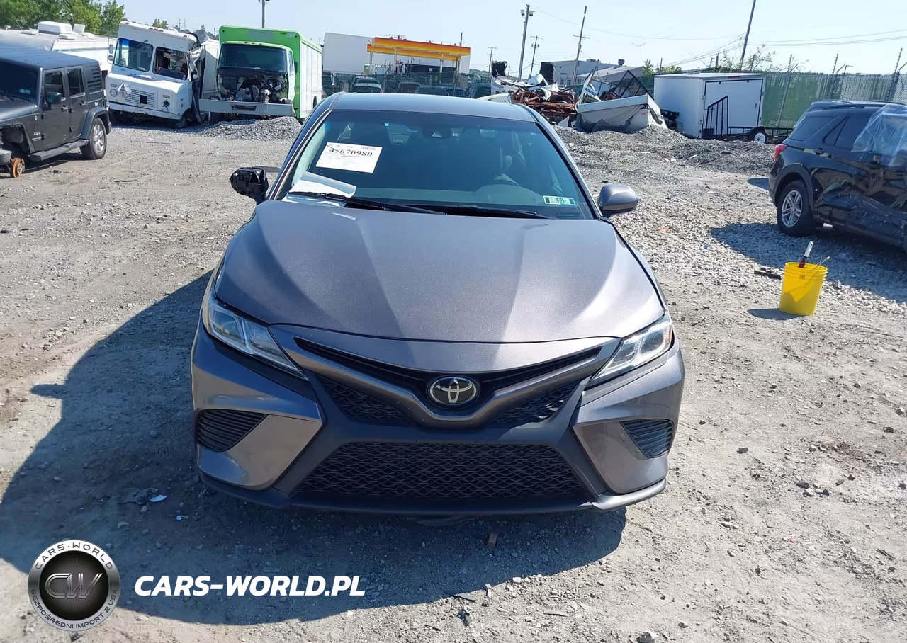 2018 Toyota Camry Le VIN:4T1B11HK1JU151047 - 6