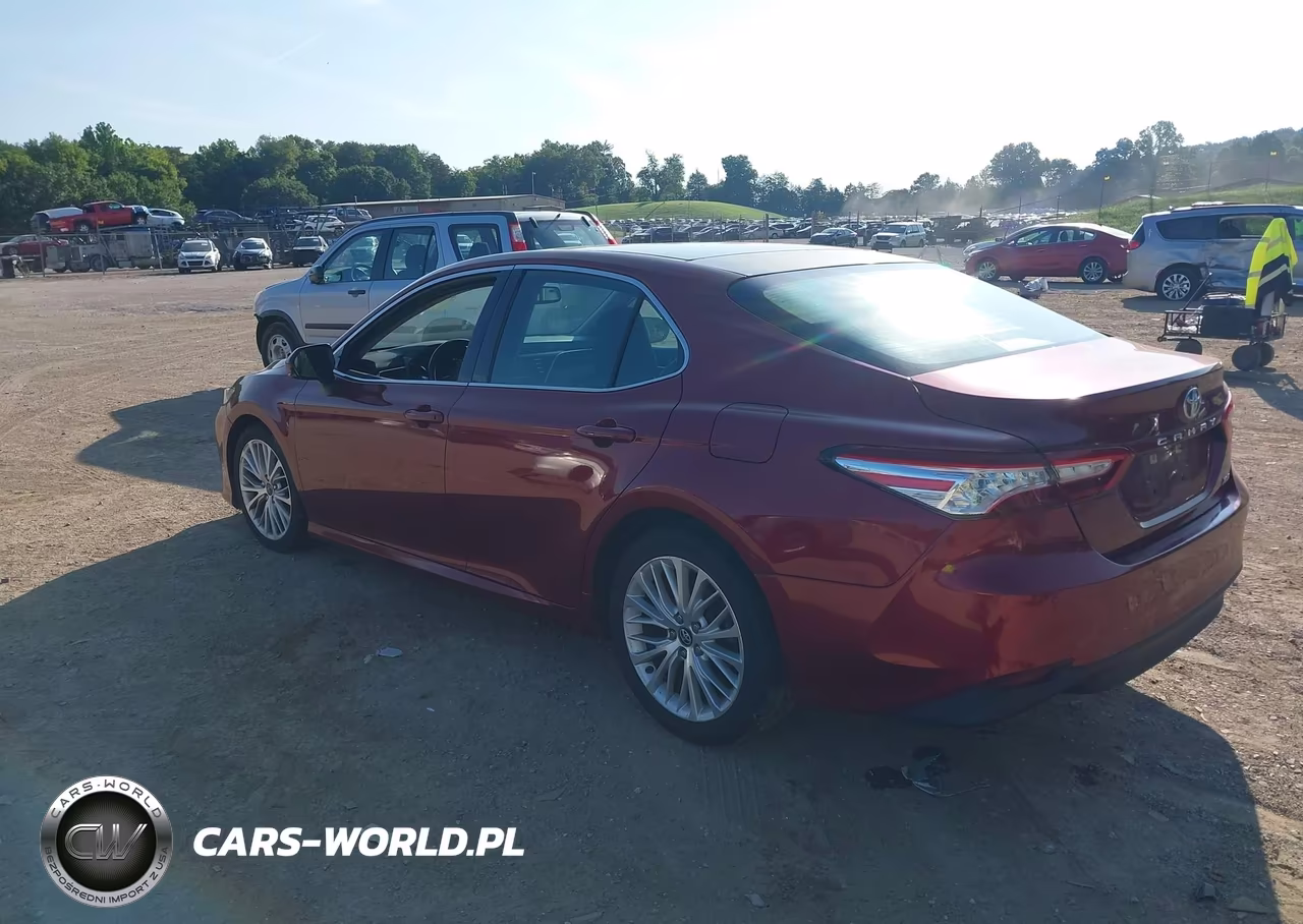 2018 Toyota Camry Xle VIN:4T1B11HK2JU610490 - 3