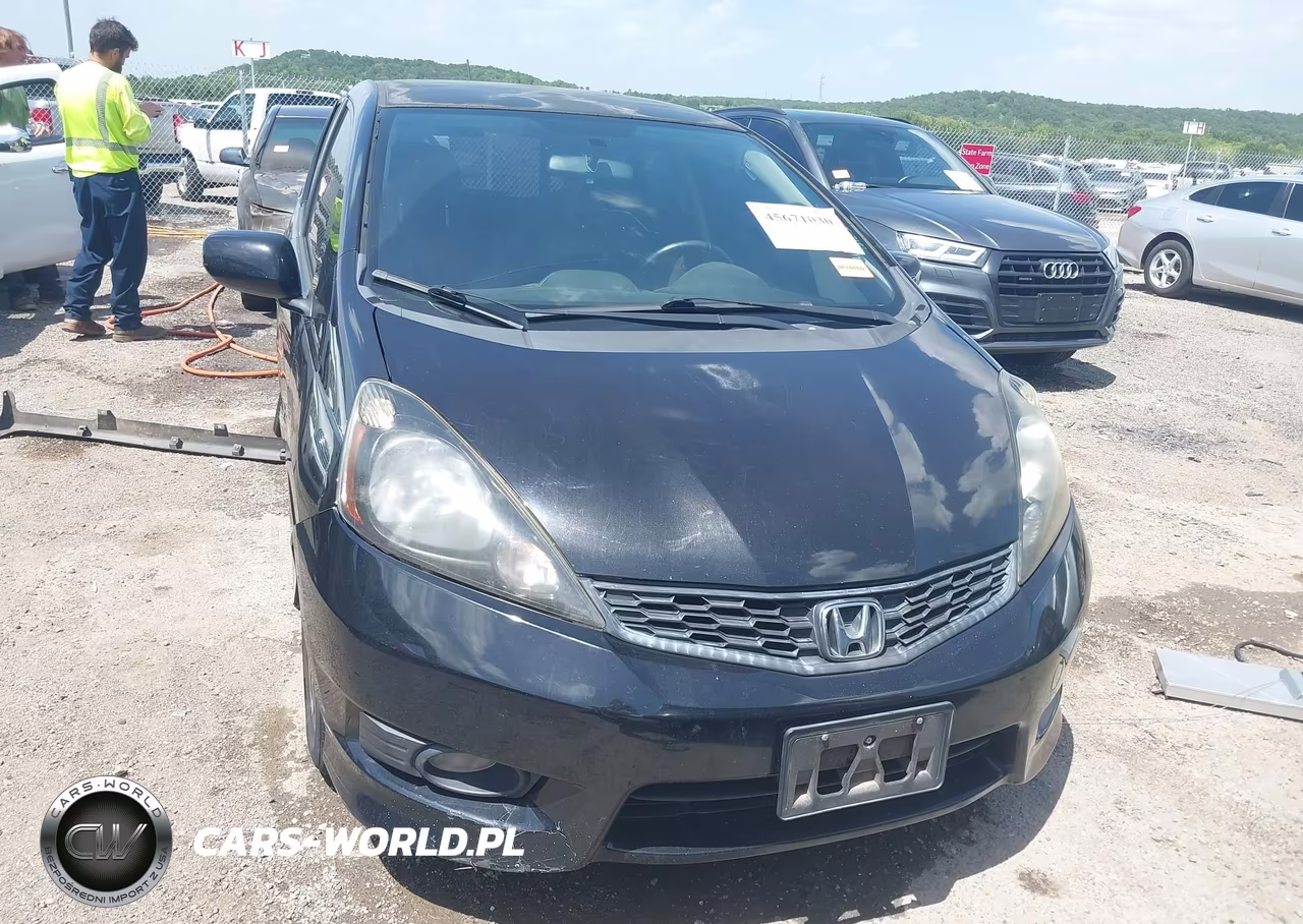 2012 Honda Fit Sport VIN:JHMGE8H50CC006011 - 12