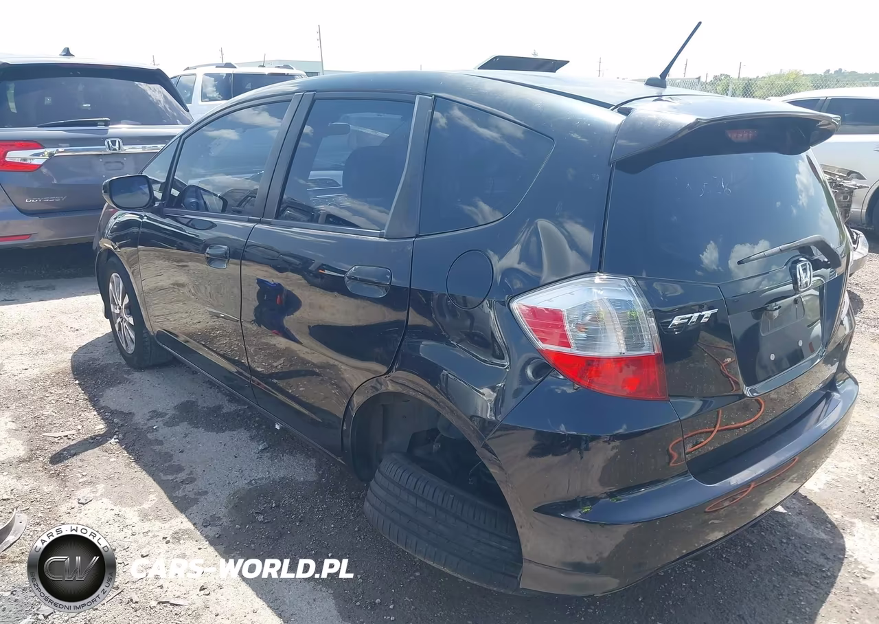2012 Honda Fit Sport VIN:JHMGE8H50CC006011 - 3