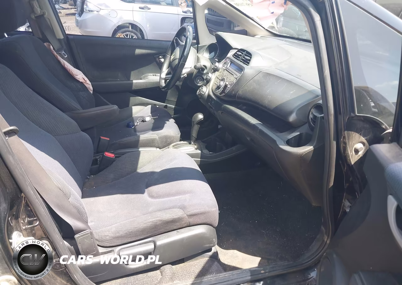 2012 Honda Fit Sport VIN:JHMGE8H50CC006011 - 5