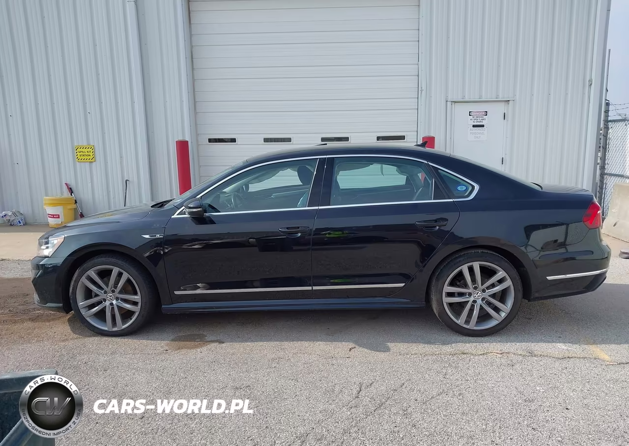 2017 Volkswagen Passat 1.8T R-Line VIN:1VWDT7A36HC080518 - 14