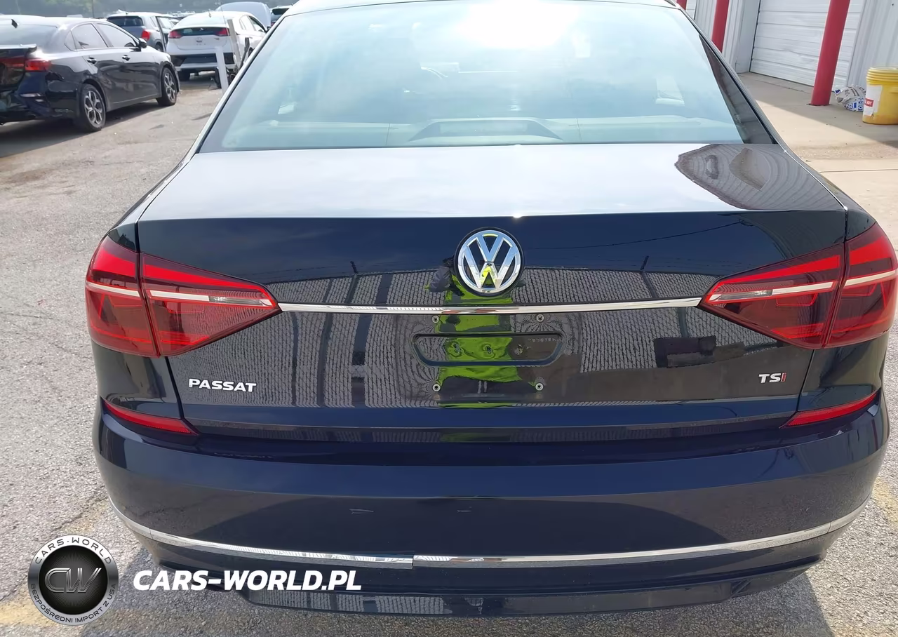 2017 Volkswagen Passat 1.8T R-Line VIN:1VWDT7A36HC080518 - 16