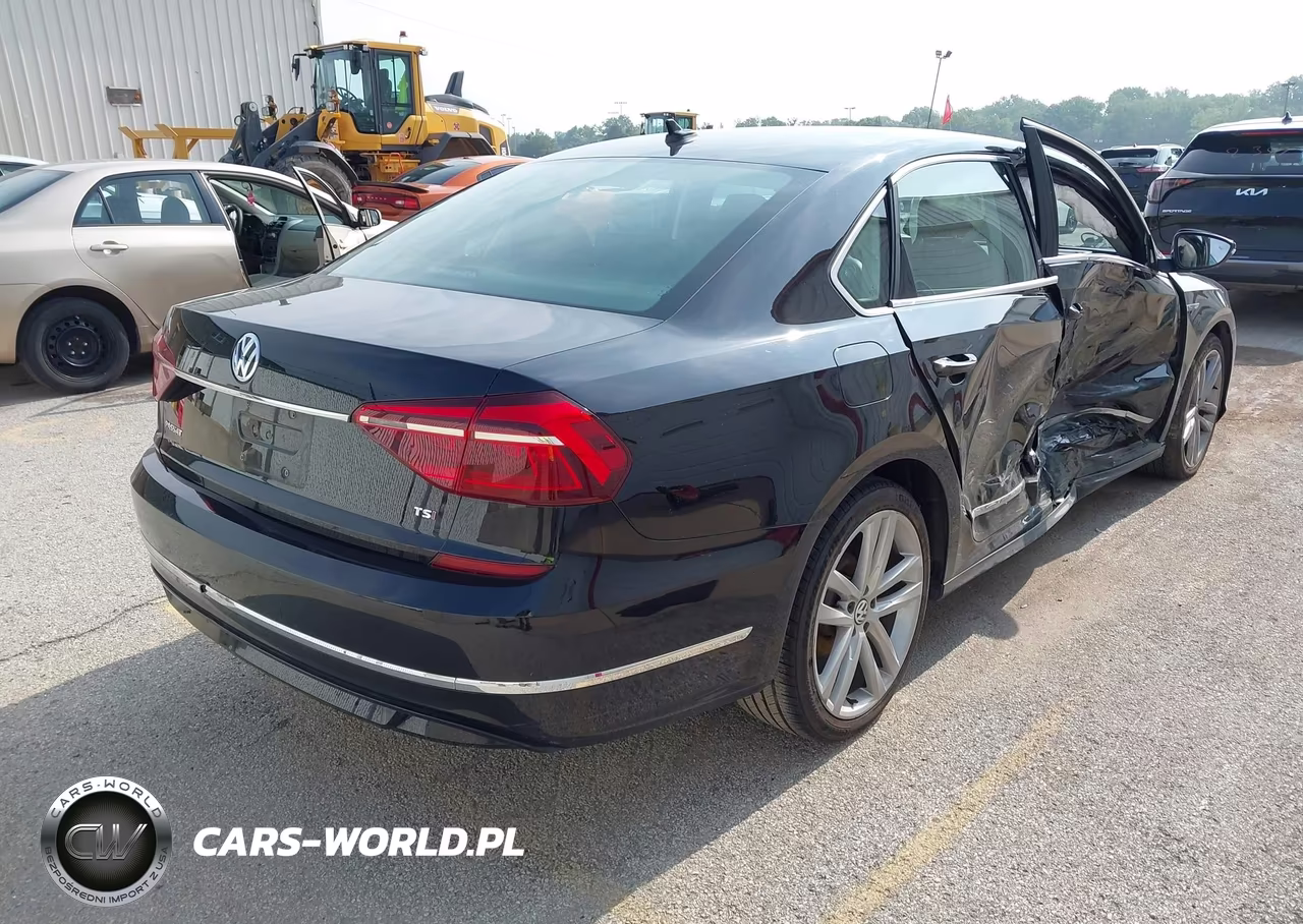 2017 Volkswagen Passat 1.8T R-Line VIN:1VWDT7A36HC080518 - 4