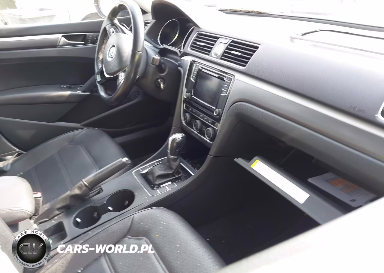 2017 Volkswagen Passat 1.8T R-Line VIN:1VWDT7A36HC080518 - 5