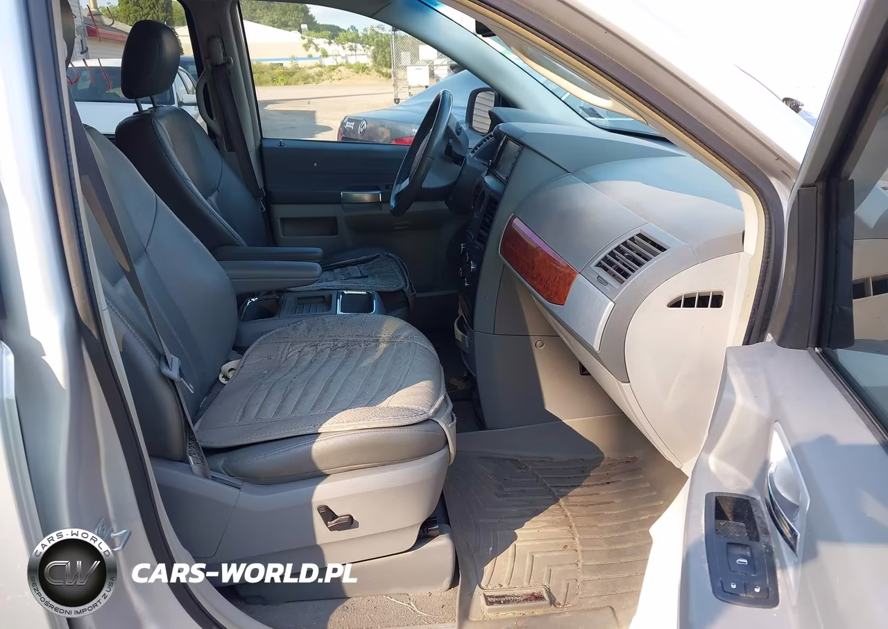 2008 Chrysler Town & Country Touring VIN:2A8HR54P48R621765 - 5