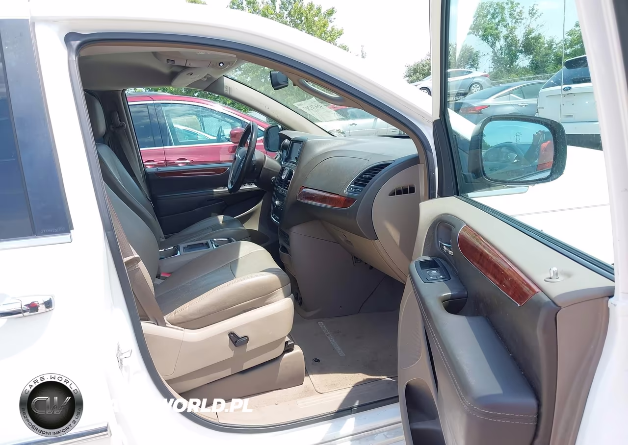 2012 Chrysler Town & Country Touring-L VIN:2C4RC1CG5CR170863 - 5