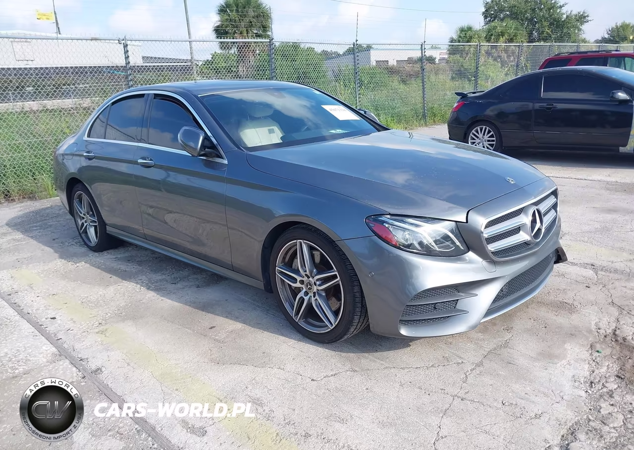 2018 Mercedes-Benz E 300 – zdjęcie 1 z 17