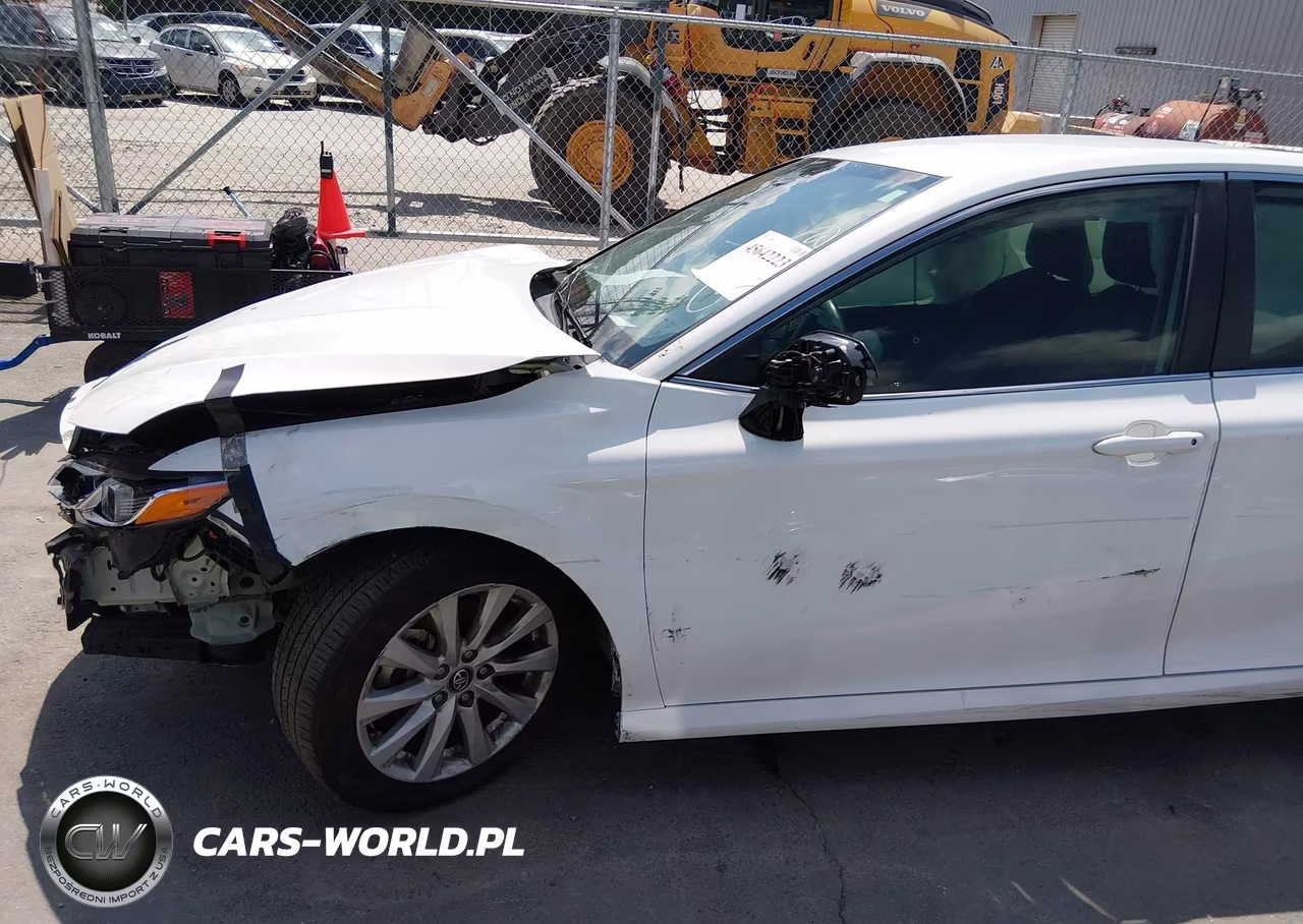 2020 Toyota Camry Le VIN:4T1C11AK0LU922339 - 13