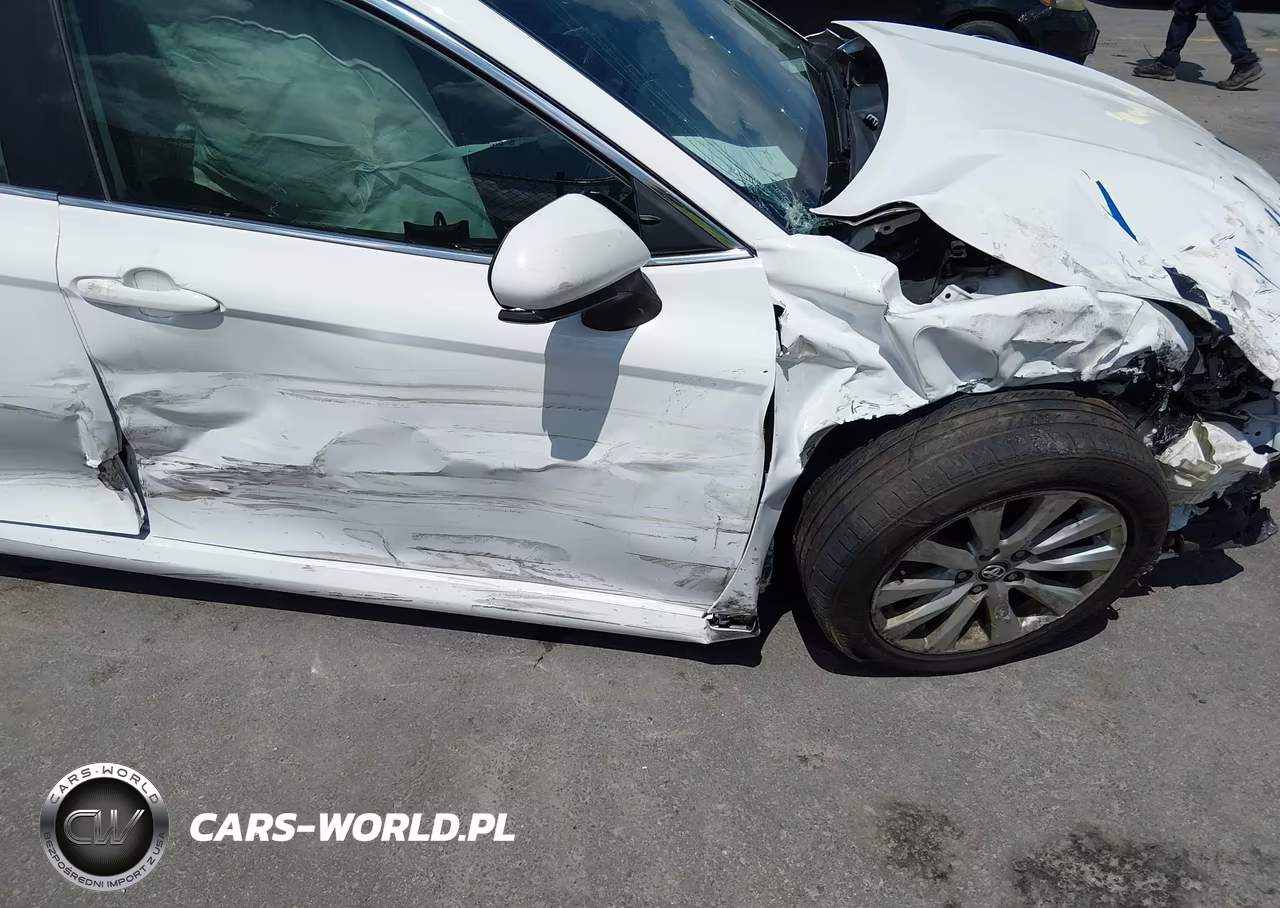 2020 Toyota Camry Le VIN:4T1C11AK0LU922339 - 16