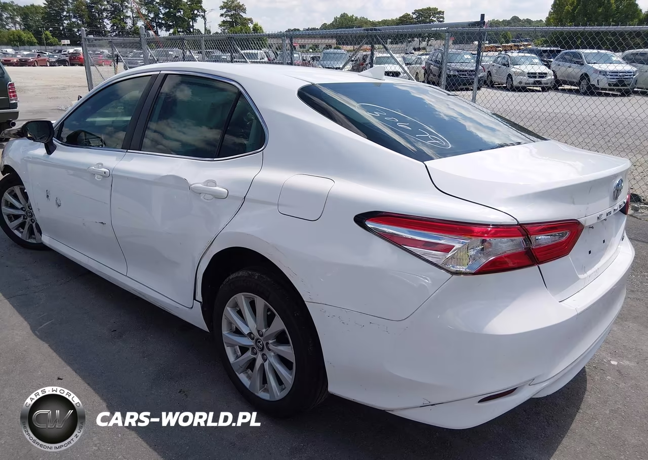 2020 Toyota Camry Le VIN:4T1C11AK0LU922339 - 3