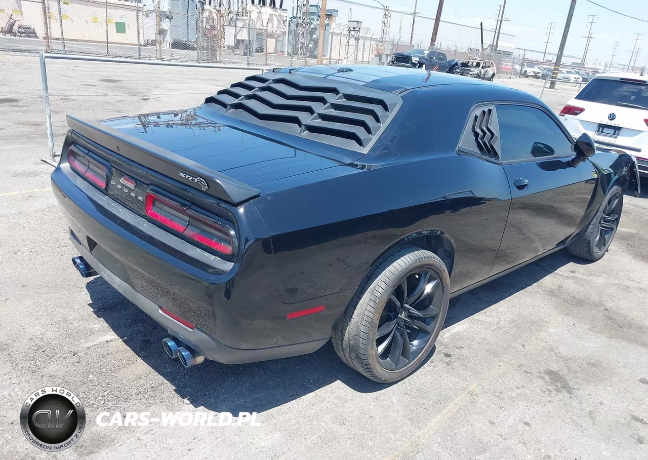 2018 Dodge Challenger Sxt VIN:2C3CDZAG0JH325508 - 4