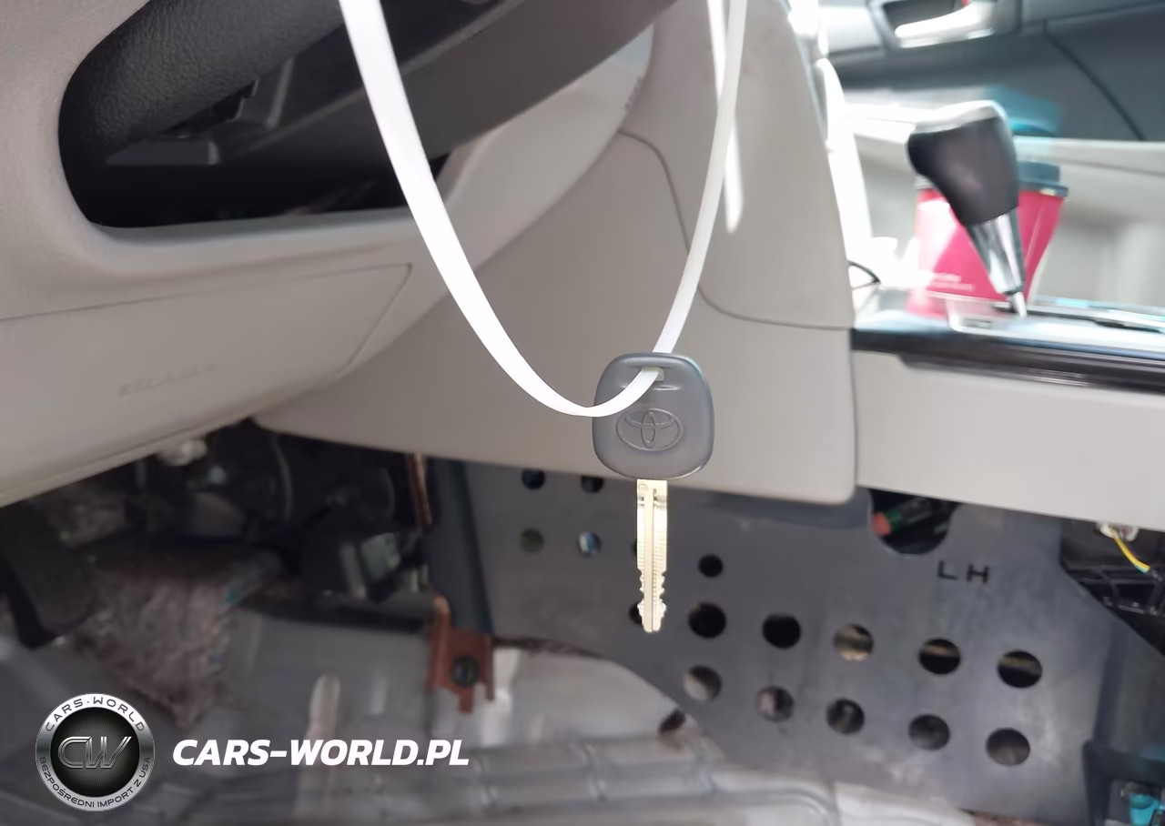2014 Toyota Camry Le VIN:4T1BF1FK0EU452032 - 17