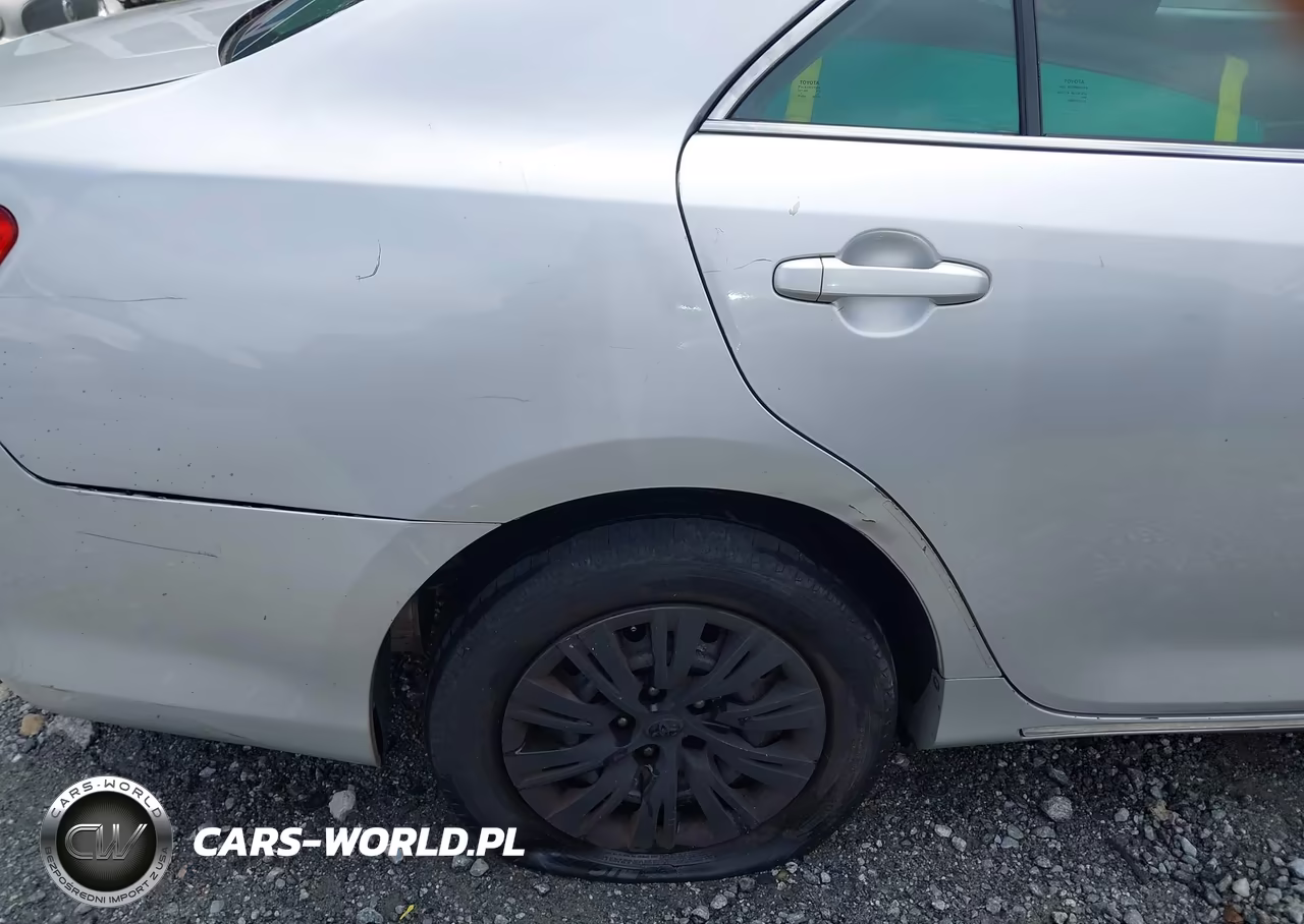 2014 Toyota Camry Le VIN:4T1BF1FK0EU452032 - 19