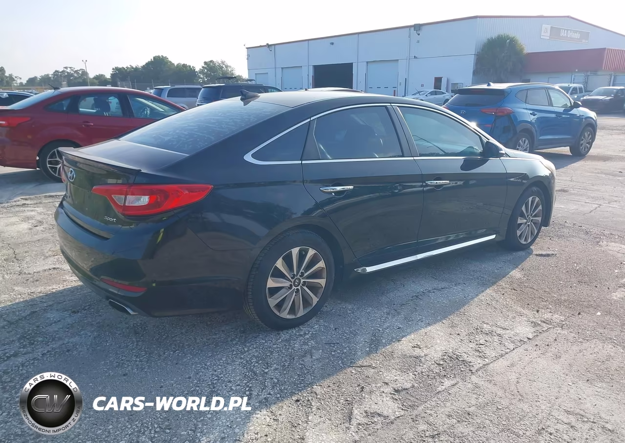 2016 Hyundai Sonata Sport VIN:5NPE34AF6GH412721 - 4
