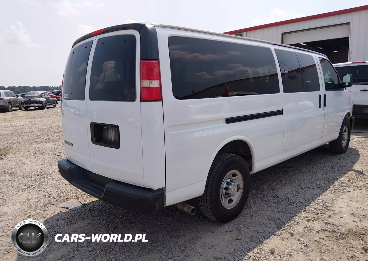 2017 Chevrolet Express 3500 Ls VIN:1GAZGNFGXH1294705 - 4
