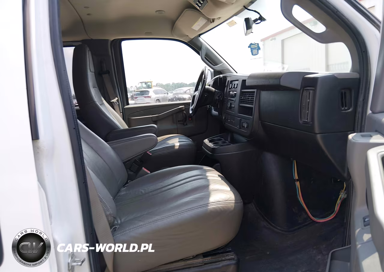 2017 Chevrolet Express 3500 Ls VIN:1GAZGNFGXH1294705 - 5