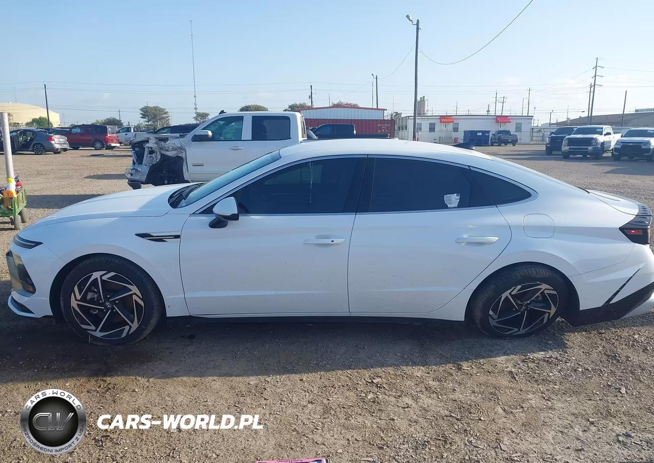 2026 Hyundai Sonata Sel Sport VIN:KMHL64JA6TA535077 - 14
