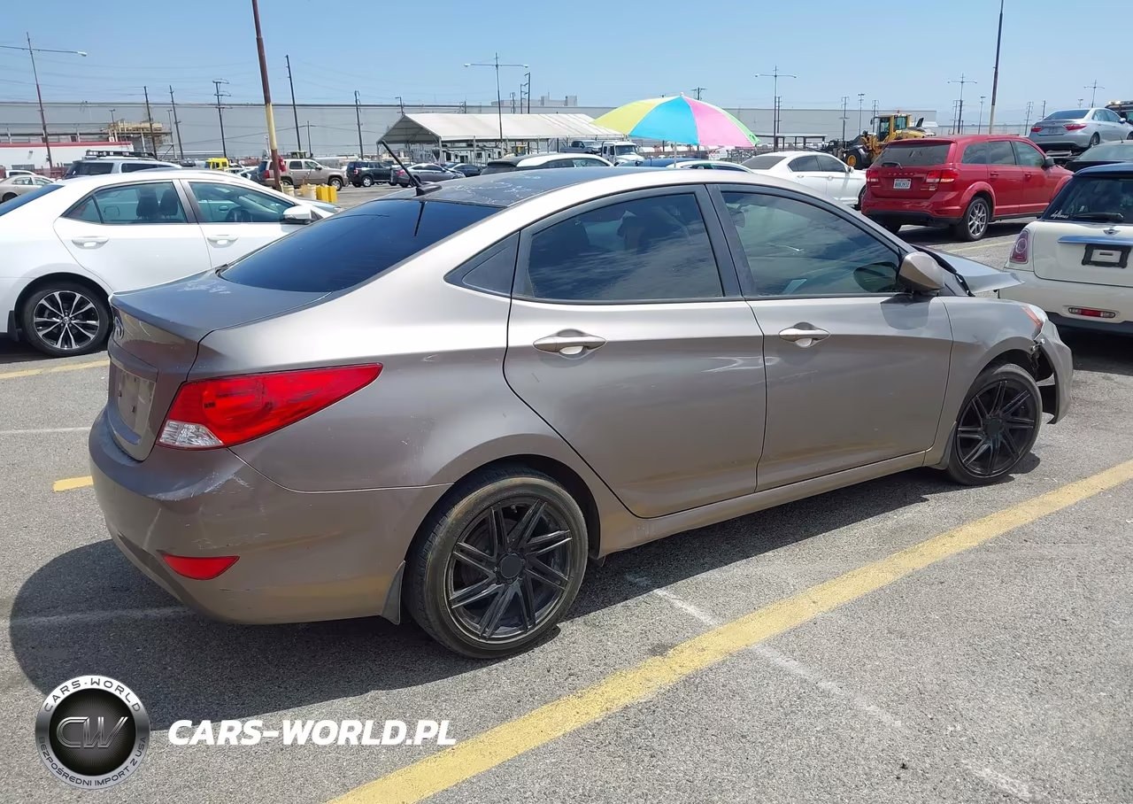 2013 Hyundai Accent Gls VIN:KMHCT4AE6DU414075 - 4