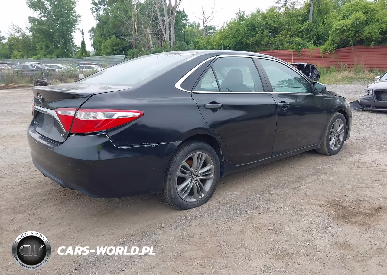 2015 Toyota Camry Se VIN:4T1BF1FK9FU049829 - 4