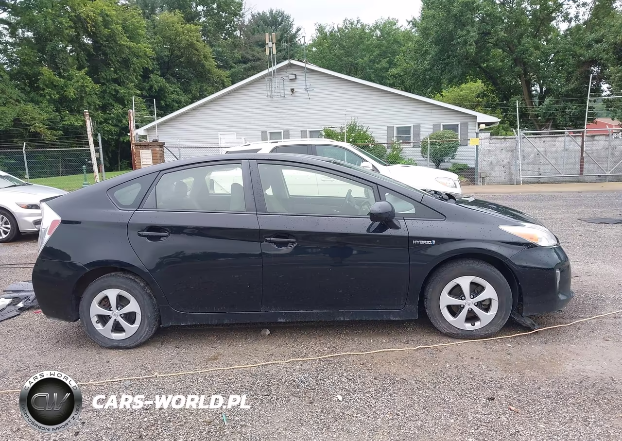 2015 Toyota Prius Two VIN:JTDKN3DUXF1915921 - 14
