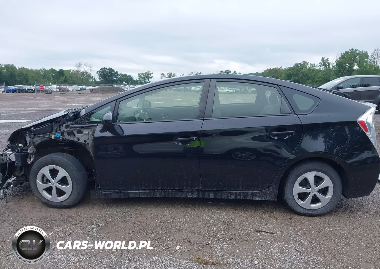 2015 Toyota Prius Two VIN:JTDKN3DUXF1915921 - 15